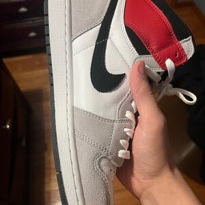 Air Jordan Retro 1 “Grey Smoke”